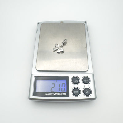 Silver bow charm and diamond pendant weighing 2.1g